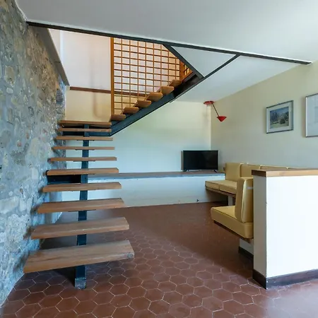 Gorgeous In Collemandina Feriehus